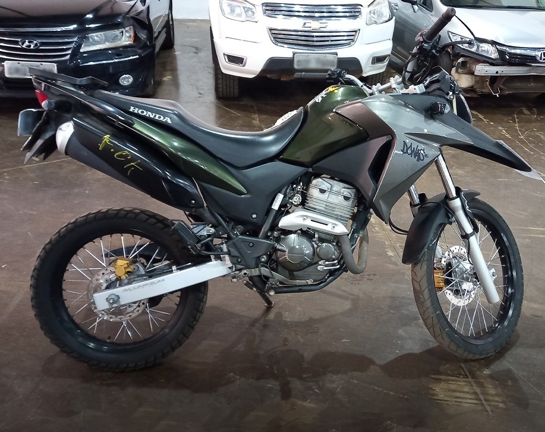 LOTE 27 HONDA XRE 300 2018/2018
